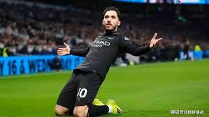 职业选手的思维模型：如何将每一手牌的胜率动态转化为筹码的增长率。（职业牌手的决策框架：将每手牌胜率实时转化为筹码增长率）